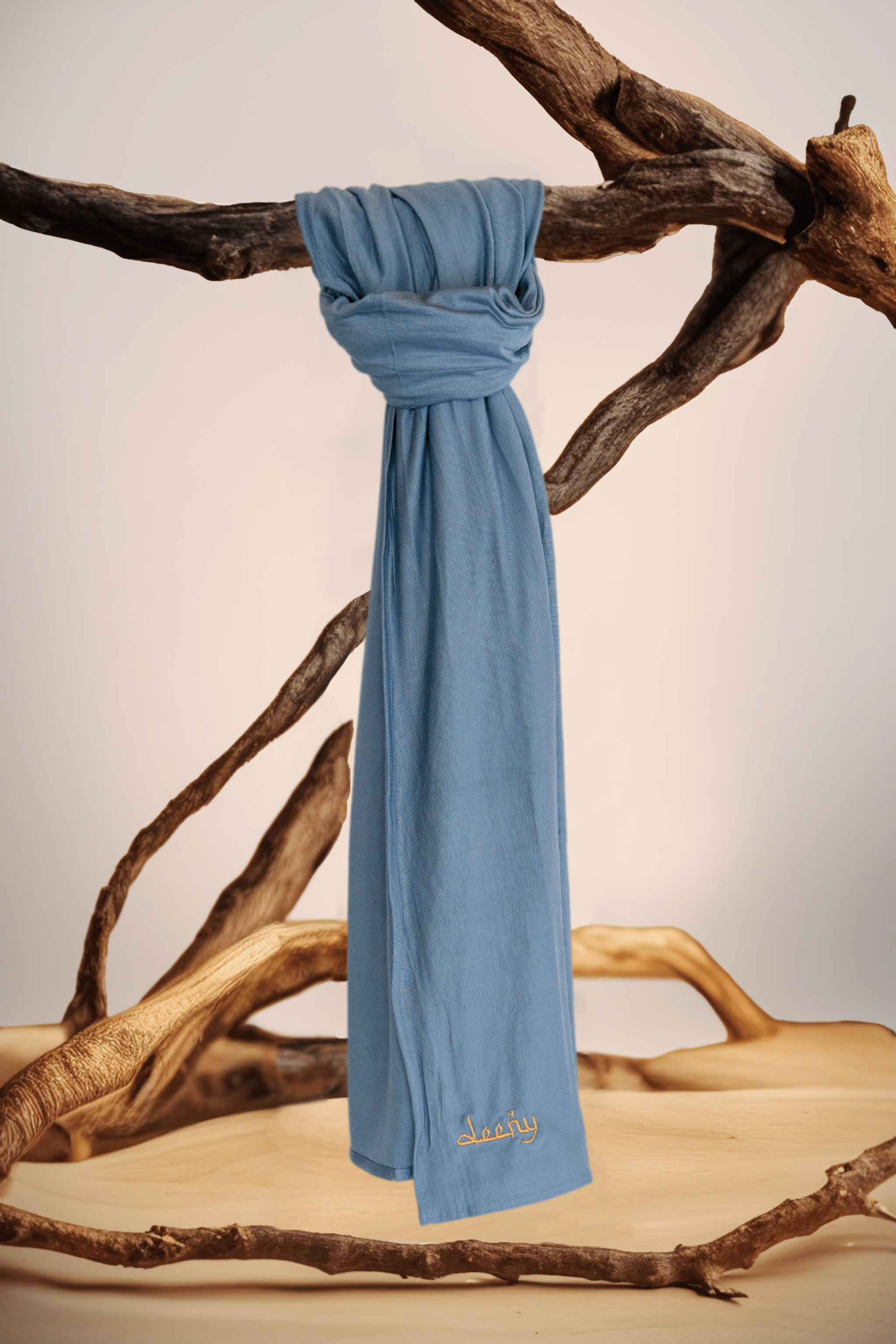 Licht Blauw / Gouden Borduursel Deeny Viscose Jersey