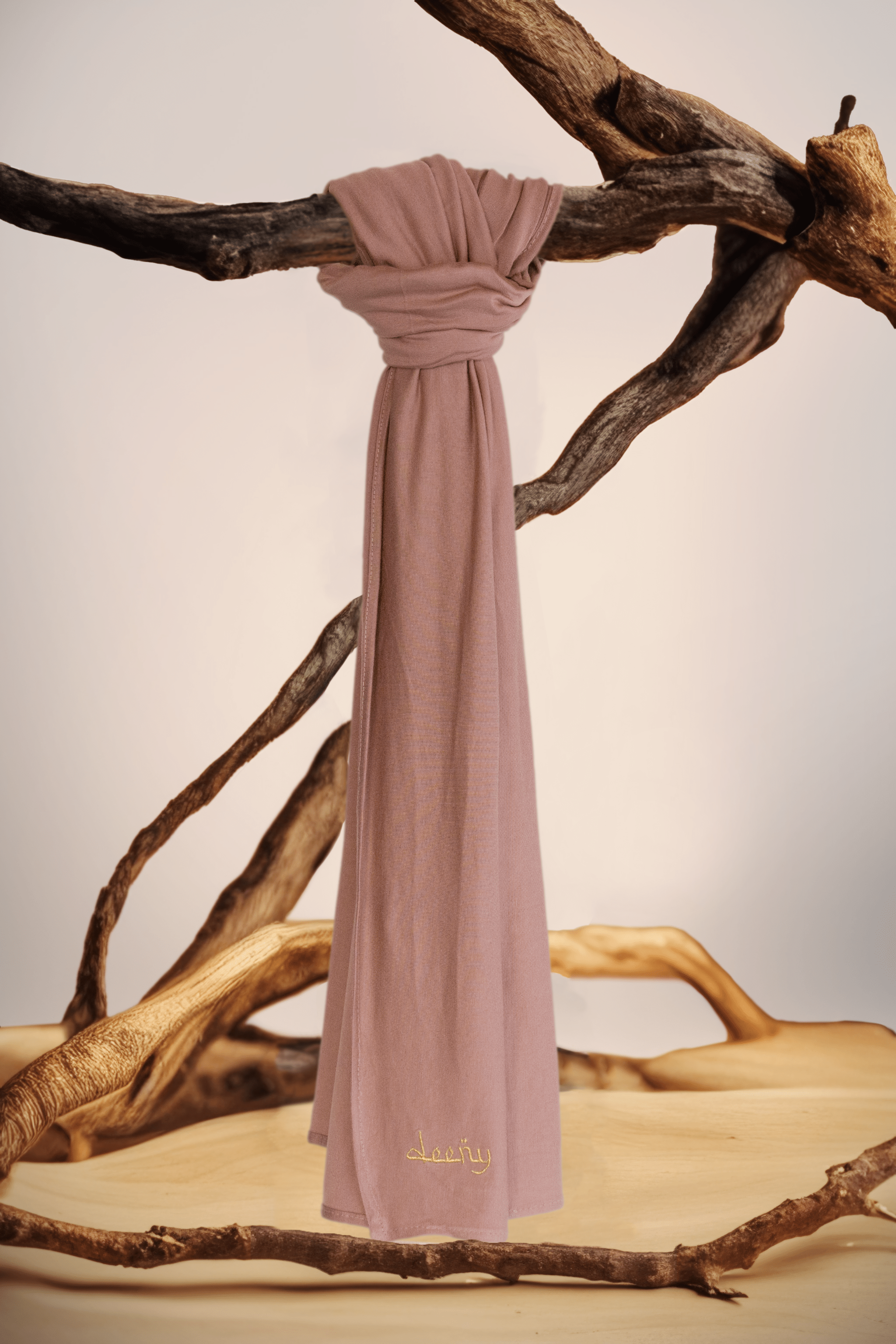 Oud Roze / Gouden Borduursel Deeny Viscose Jersey