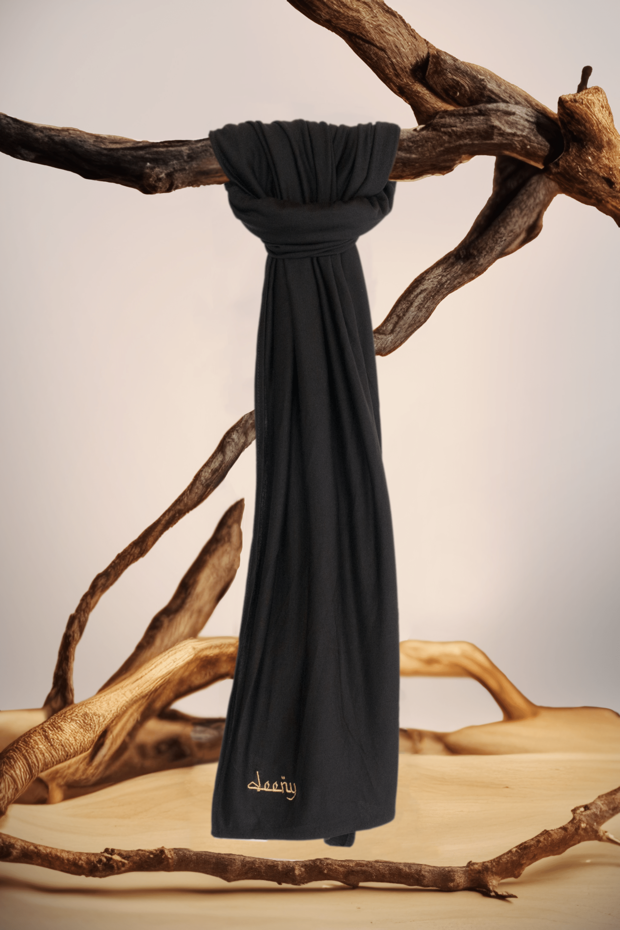 Zwart / Gouden Borduursel Deeny Viscose Jersey